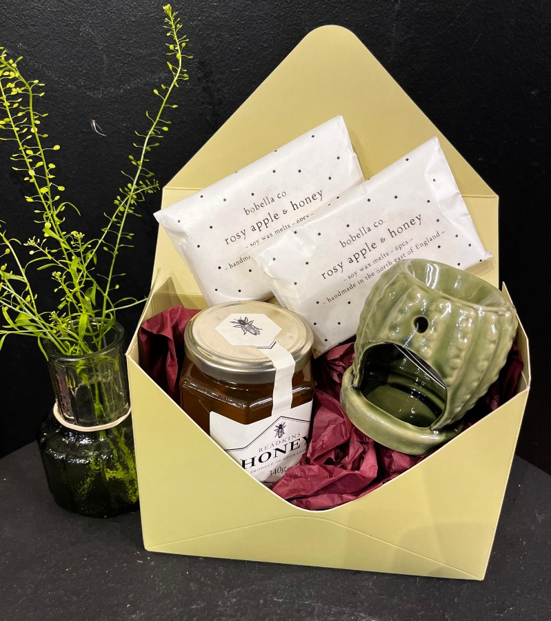 Honey hamper   helping the Bees