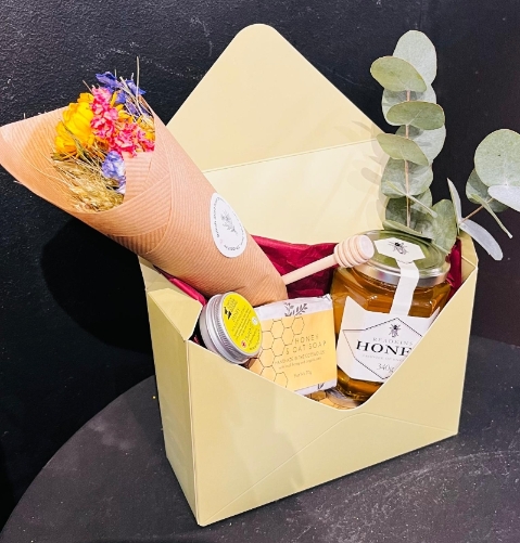 Honey hamper   helping the Bees