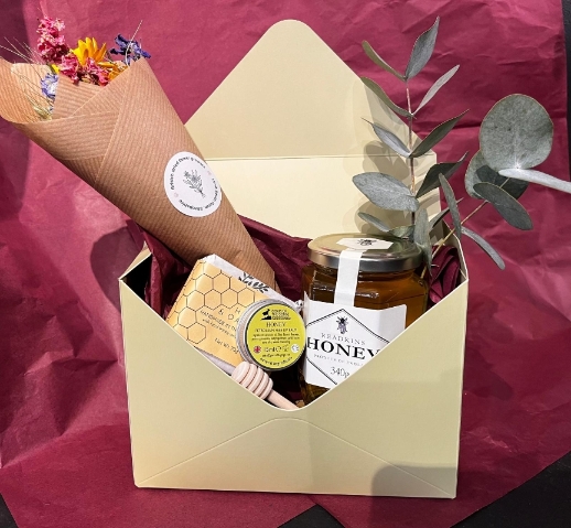Honey hamper   helping the Bees