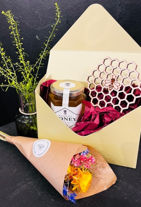 Honey hamper   helping the Bees